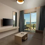 Corfelia Seaview Ипсос