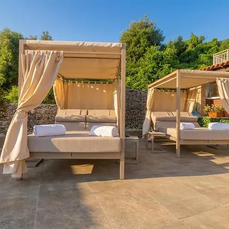 Corfelia Seaview Aparthotel 4*