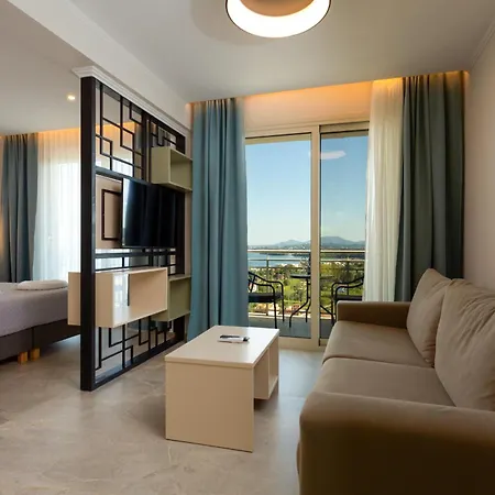 Corfelia Seaview Aparthotel 4*